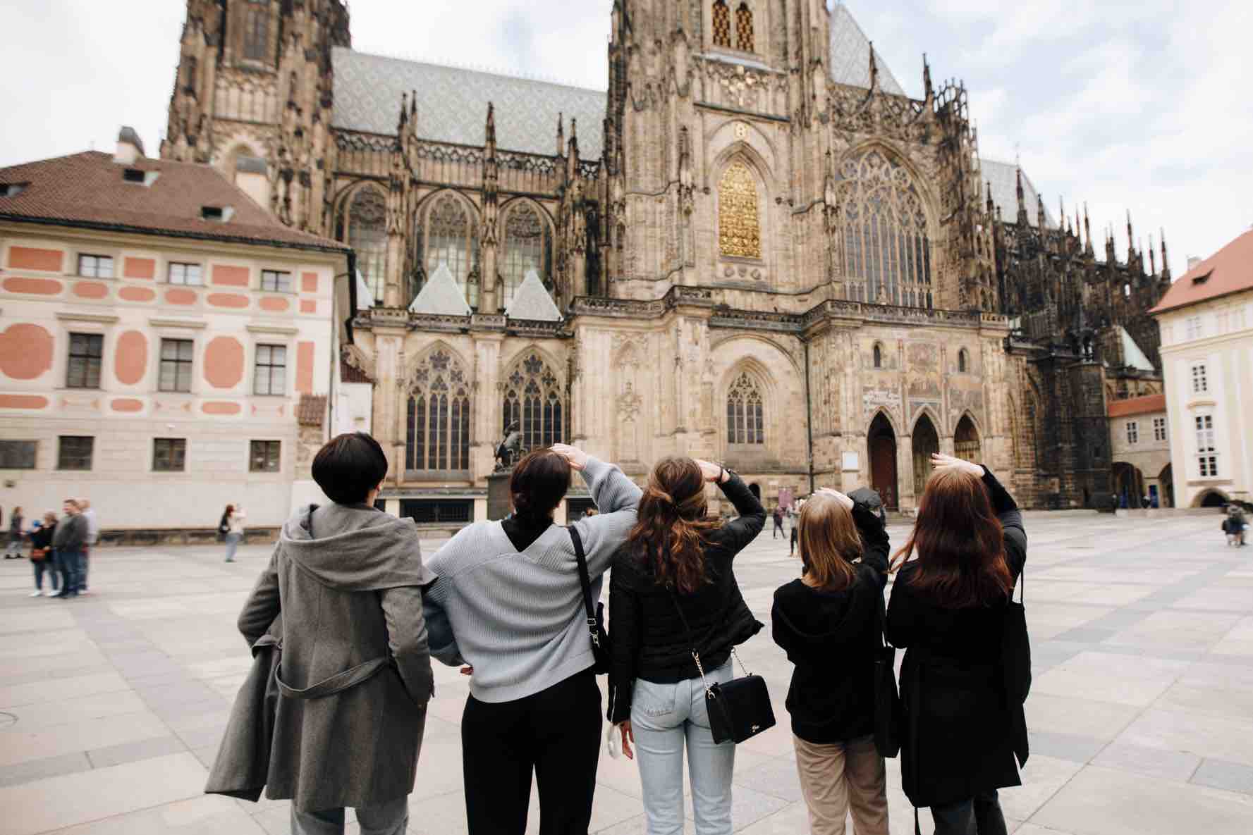 <em>Іноземні студенти вивчають чеську мову з метою подальшого навчання в Чехії.</em>