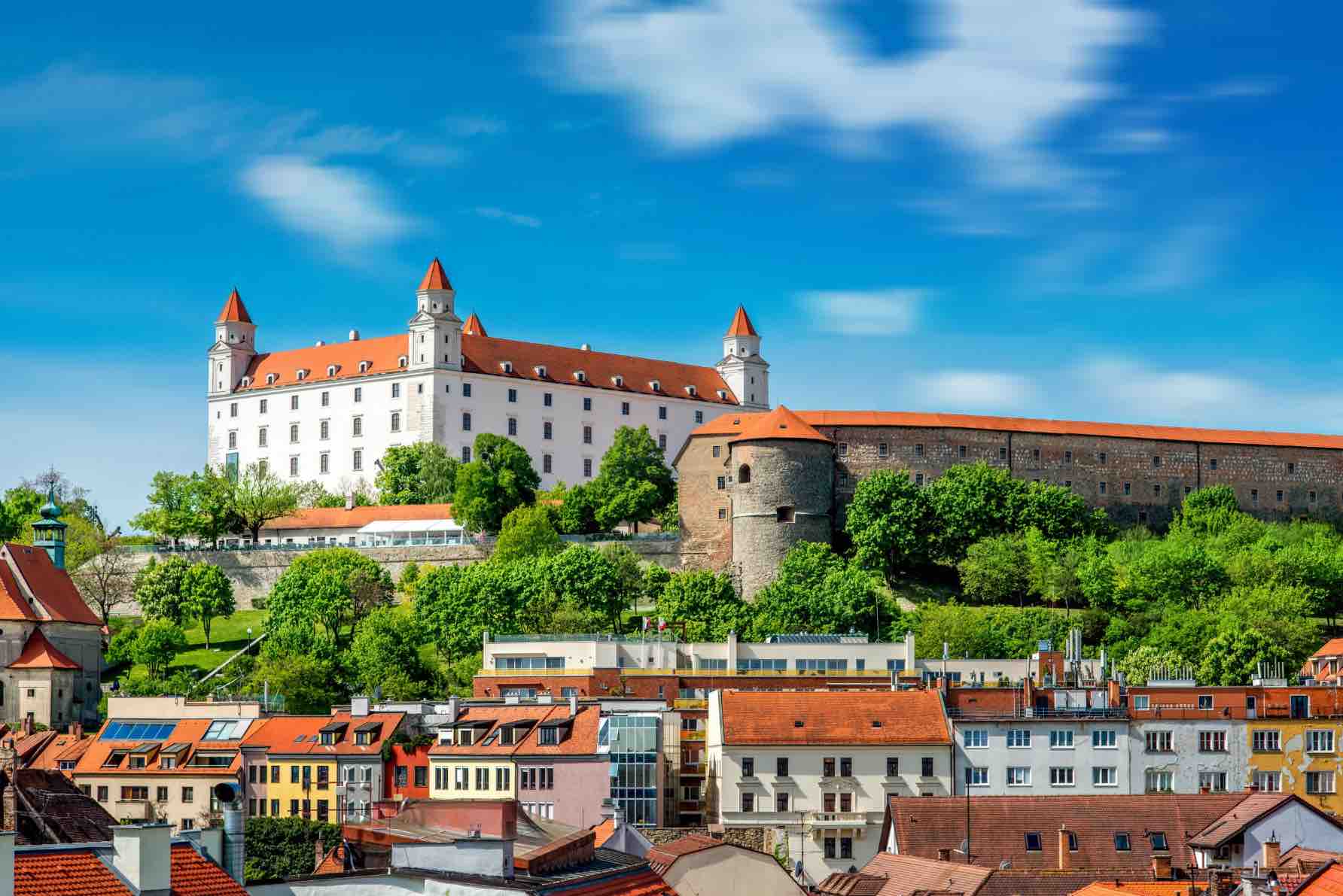Град у Братиславі по праву вважається архітектурною домінантою словацької столиці. Джерело: Shutterstock.
