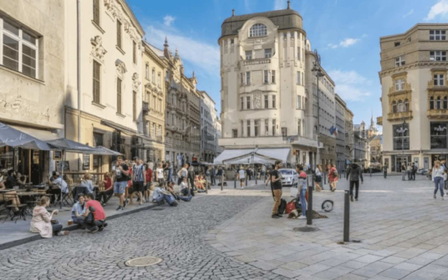 С каждым годом в Брно появляется все больше интересных кафе и ресторанчиков, так что в гастрономическом плане моравская столица отчасти конкурирует с Прагой. Источник фото: Shutterstock. 