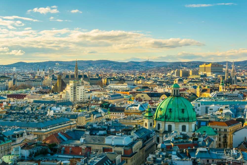В Вене расположены старейшие творческие вузы Европы. Отличительная особенность — большое количество программ на английском языке, поэтому иностранных студентов здесь очень много. Источник фото: Shutterstock