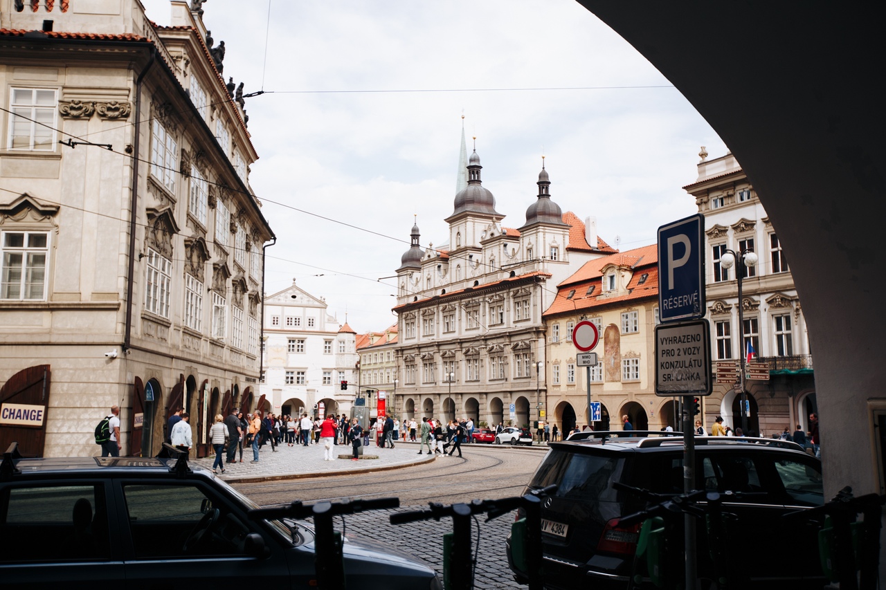 Сколько стоит жить в чехии цена квартиры в германии